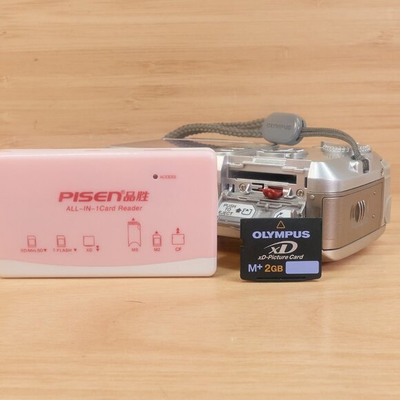 Olympus Camedia D-595 Zoom / 5MP Digital Camera / Silver - Picture 8 of 8